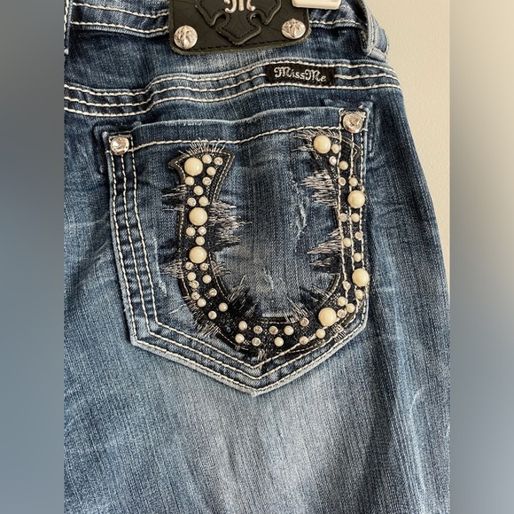 Miss Me Mid-Rise Boot Cut Denim Jeans with Rhinestone & Pearl Horse Shoe Pockets - Picture 9 of 9